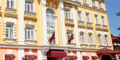 Hotel Mandarin Moscow приглашает проводить семинары в уютном конференц-зале отеля, сидя за удобными складными партами от Аптренд